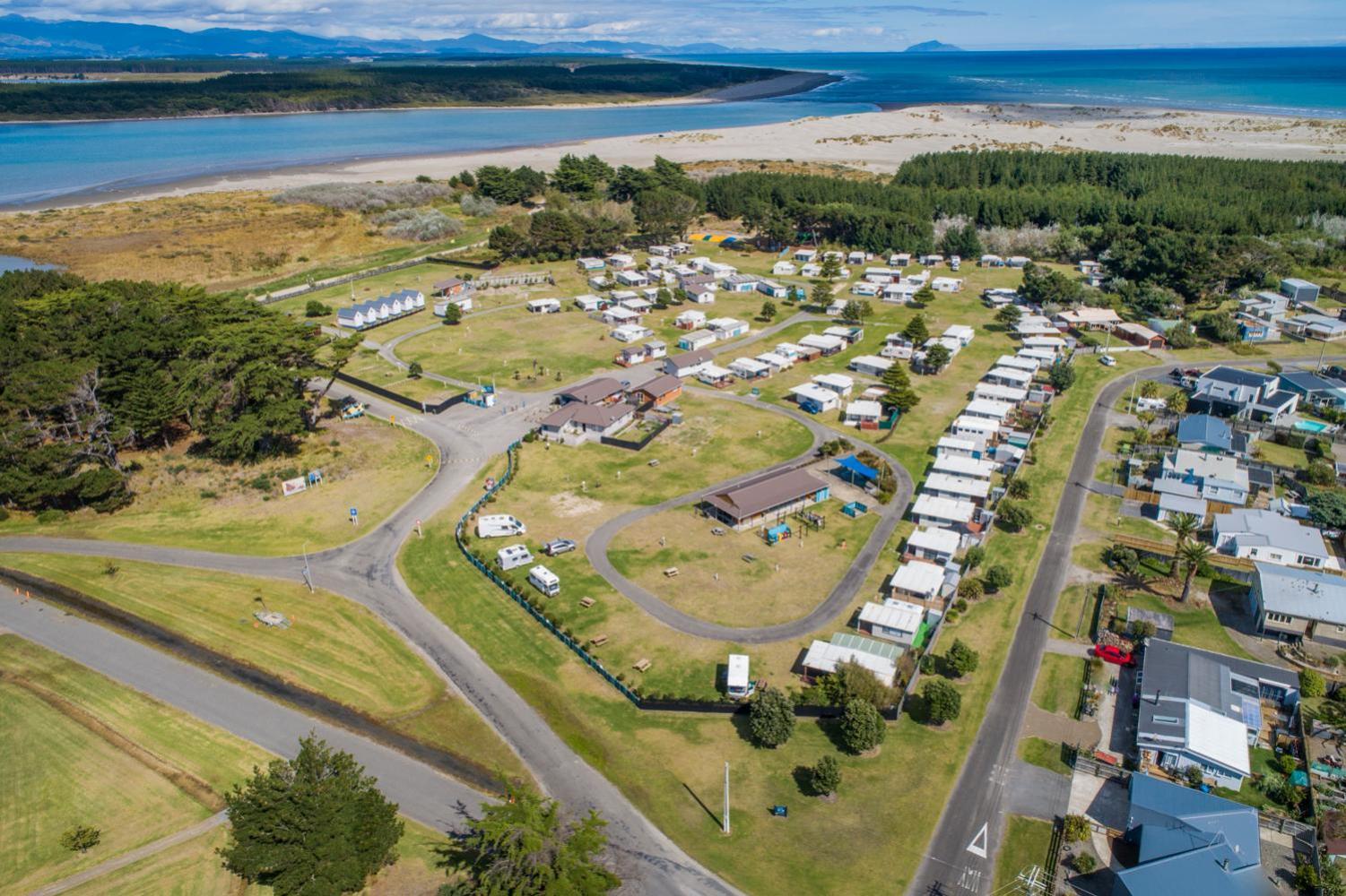 Foxton Beach Holiday Park Buitenkant foto